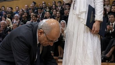حافية القدمين الي المجد 
